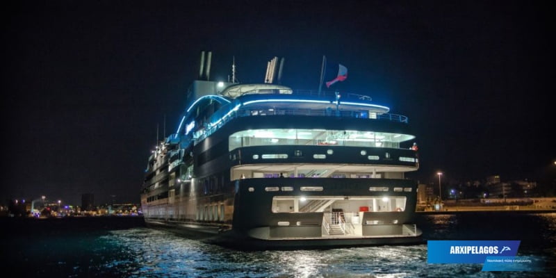 Mega yaght Le Lyria Νυχτερινή άφιξη στο λιμάνι του Πειραιά, Αρχιπέλαγος, Η 1η ναυτιλιακή πύλη ενημέρωσης στην Ελλάδα