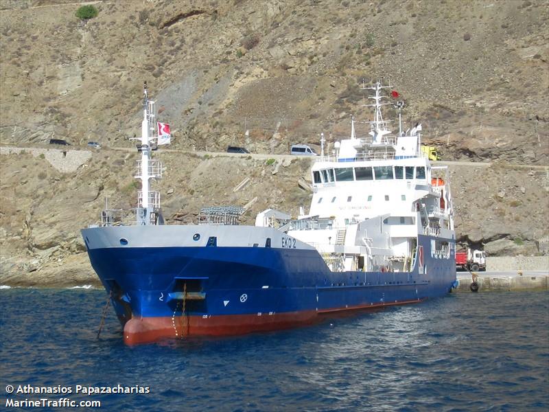 Αποκολλήθηκε το δεξαμενόπλοιο που προσάραξε στο λιμάνι των Ψαρών