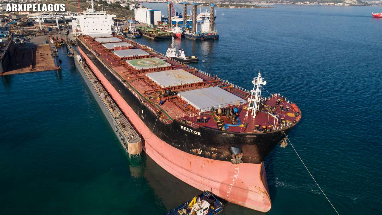 Ποδαρικό στη νέα πλωτή δεξαμενή του Ομίλου Σπανόπουλου για το νέο έτος το φορτηγό πλοίο Νέστωρ Βιντεο 3, Αρχιπέλαγος, Η 1η ναυτιλιακή πύλη ενημέρωσης στην Ελλάδα