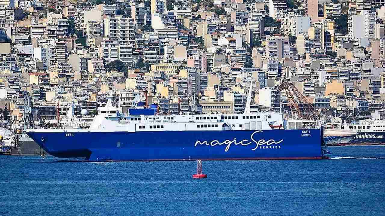 Στα χρώματα και σινιάλα της Magic Sea Ferries το Cat I 1, Αρχιπέλαγος, Η 1η ναυτιλιακή πύλη ενημέρωσης στην Ελλάδα