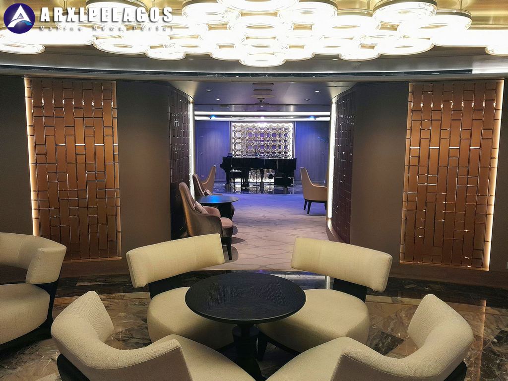 Oceania Vista Martini Piano Bar