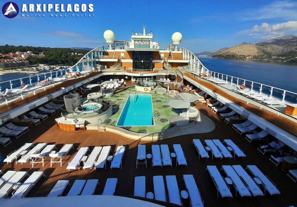 Oceania Vista Κεντρική πισίνα