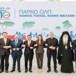 Από αριστερά προς δεξιά Han Chao, Στέφανος Γκίκας, Fang Qiu, Δόμνα Μιχαηλίδου, Γιάννης Μώραλης, Μητροπολίτης Πειραιώς, κ. Σεραφε