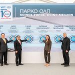 Από αριστερά προς δεξιά Σ. Γκίκας, Han Chao, Fang Qiu, Δόμνα Μιχαηλίδου, Γιάννης Μώραλης, Μητροπολίτης Πειραιώς, κ. Σεραφείμ